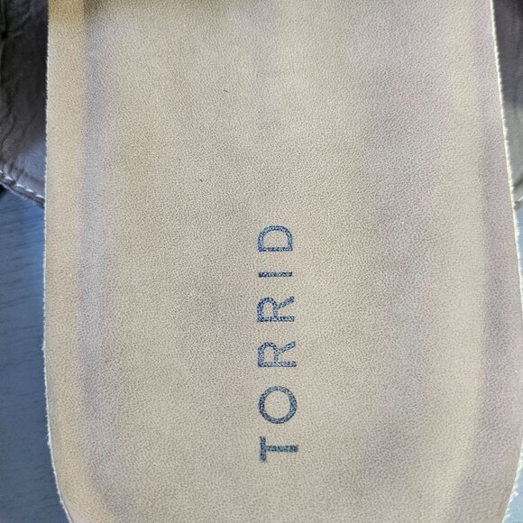 Torrid Womens adjustable Buckle Suede Sandals Size 11.5 Tan Slip-On Like New - Picture 5 of 9